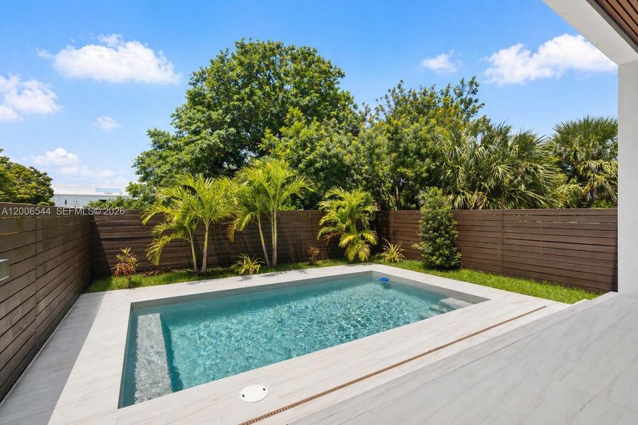 Exterior details and patio area of a home in , Fort Lauderdale (Image 3).