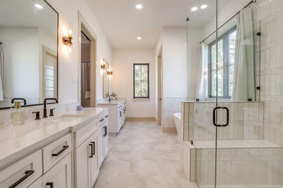 Furnished interior view inside a new home in , Weatherford (Image 10).