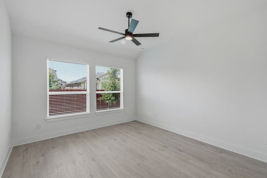 Spacious, unfurnished interior of a new home in Stillwater Ranch, San Antonio (Image 26).