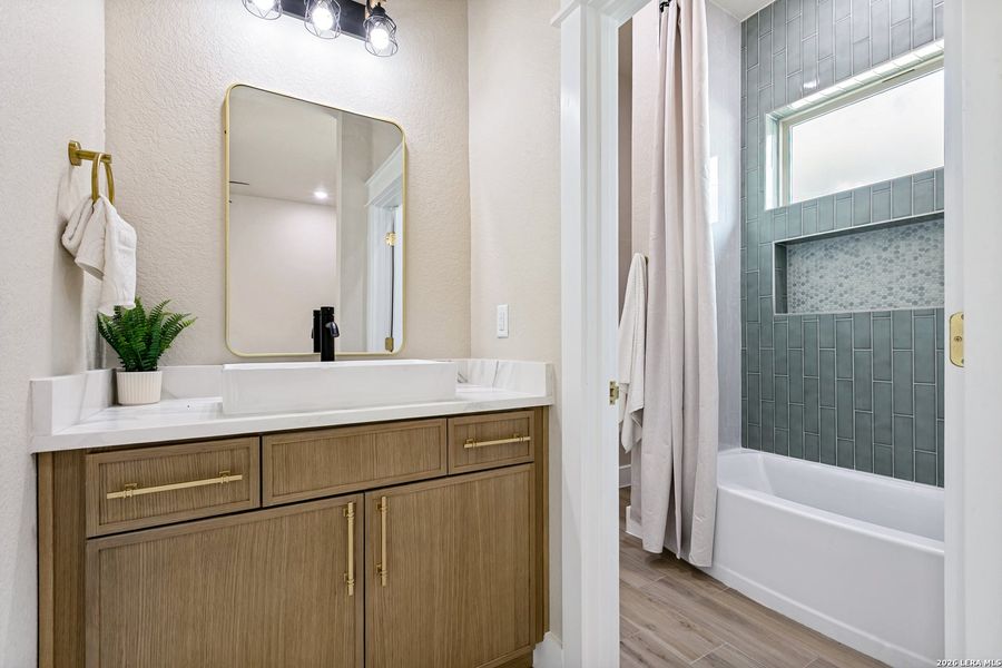 Furnished interior view inside a new home in , La Vernia (Image 6).