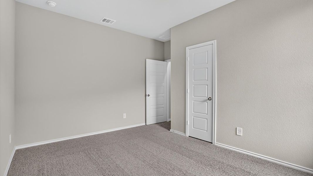 Spacious, unfurnished interior of a new home in Saratoga, Granbury (Image 25).