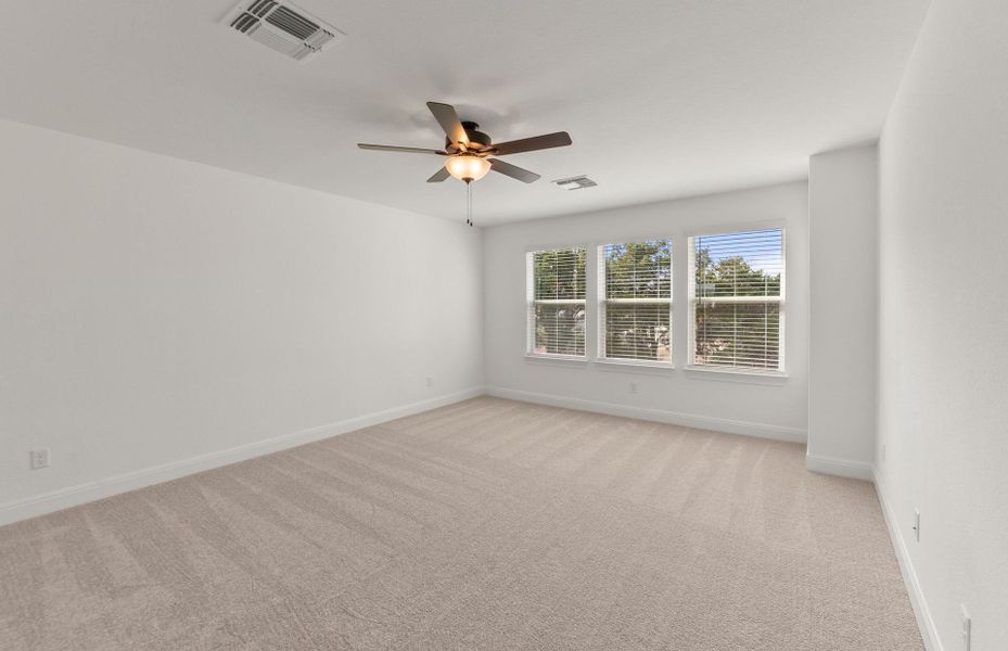 Spacious, unfurnished interior of a new home in Horizon Lake, Leander (Image 43).