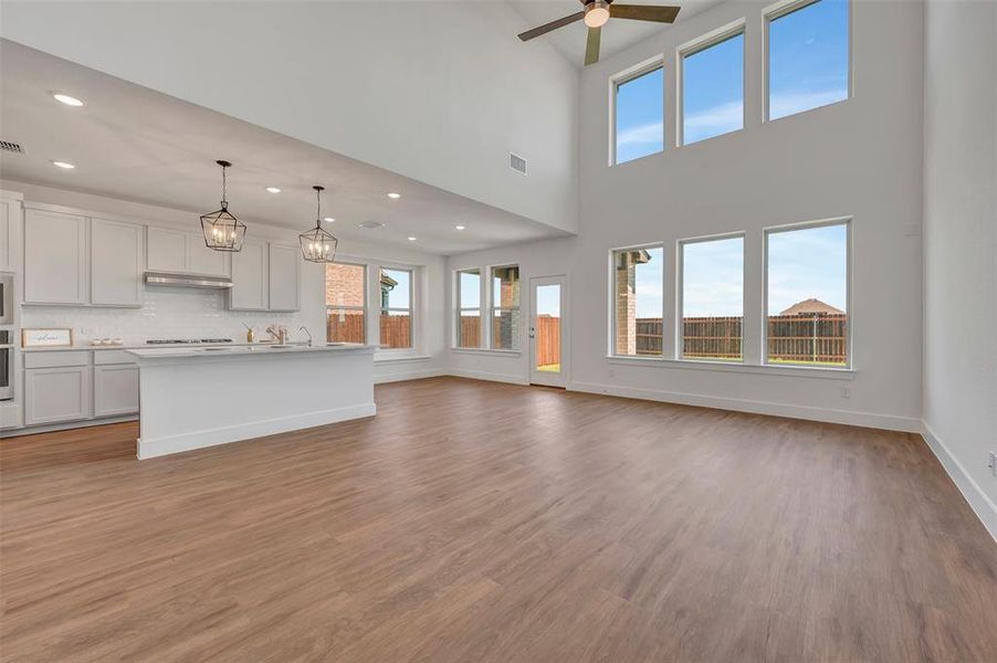 Spacious, unfurnished interior of a new home in Chaparral Park, Oak Point (Image 36).