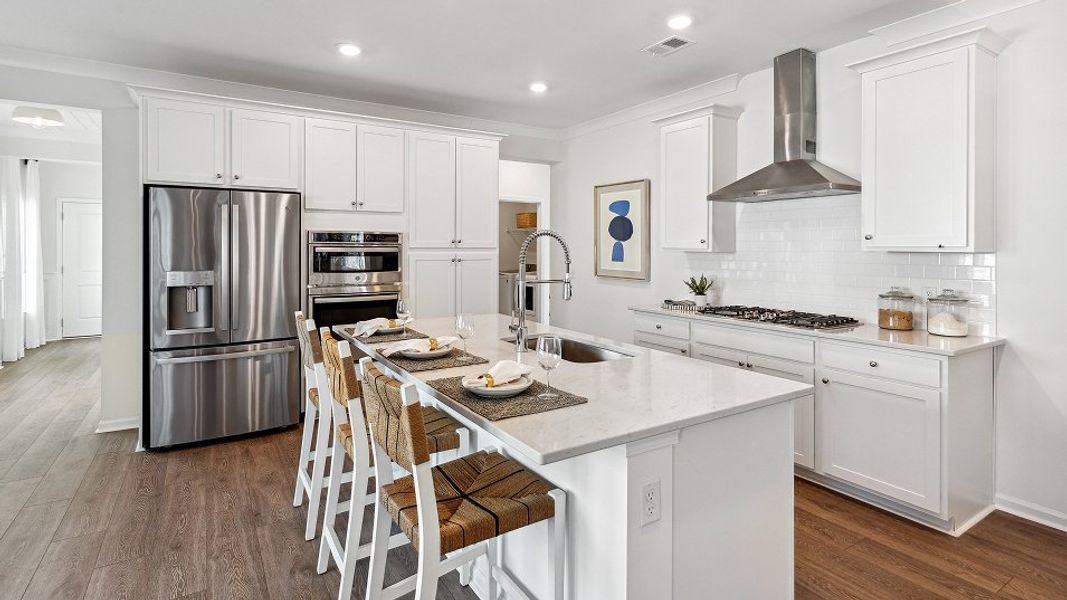 1558 Carlyle Kitchen 2of2 F1 6 3 25