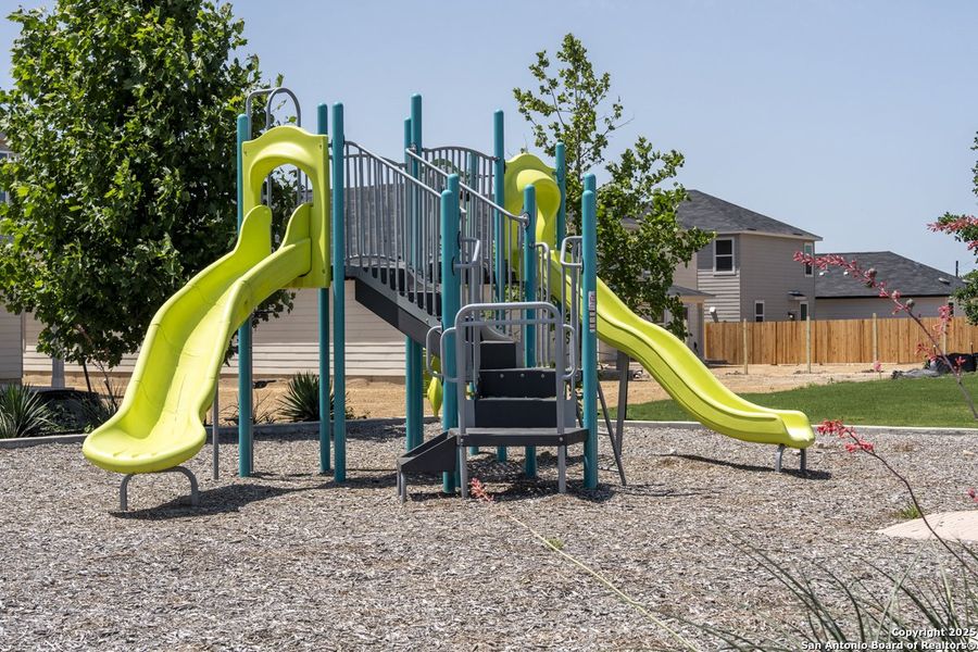 Community amenities in Spanish Trails, San Antonio (Image 4).