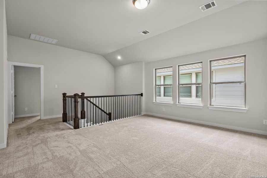 Spacious, unfurnished interior of a new home in Stillwater Ranch, San Antonio (Image 23).
