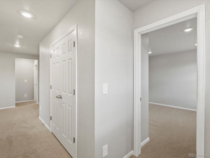 Spacious, unfurnished interior of a new home in Ridgeline Vista: The Flora Collection, Brighton (Image 28). Spacious, unfurnished interior of a new home in Ridgeline Vista: The Flora Collection, Brighton (Image 28).