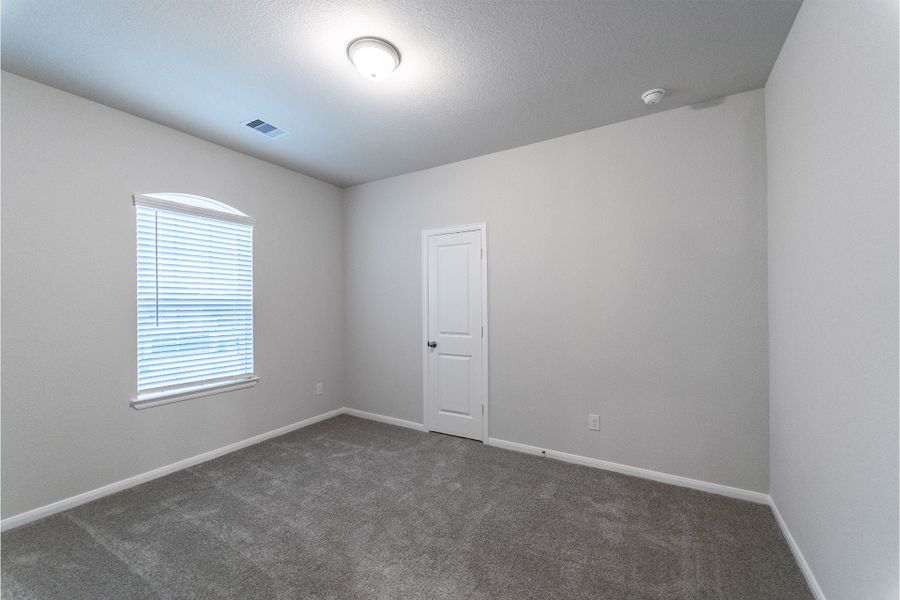 Spacious, unfurnished interior of a new home in Canterra Creek, Rosharon (Image 40).