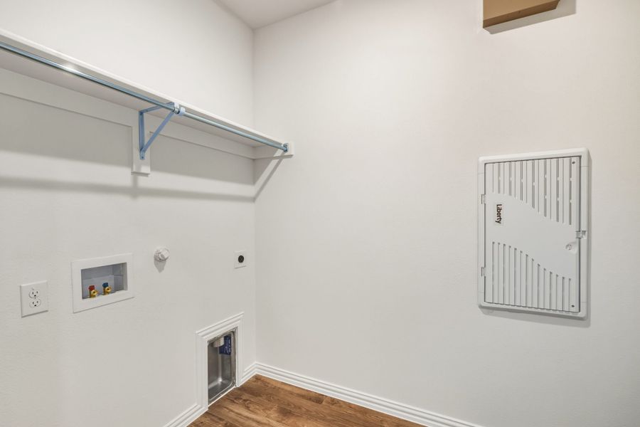 Spacious, unfurnished interior of a new home in Walden Pond, Forney (Image 34).