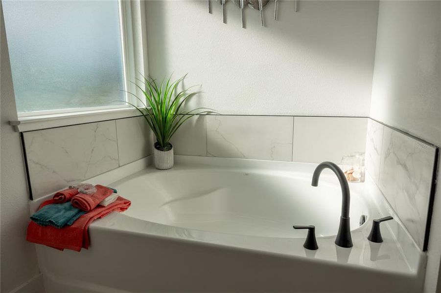 Close-up of interior finishes inside a home in Briarwood, Alachua (Image 18). Close-up of interior finishes inside a home in Briarwood, Alachua (Image 18).