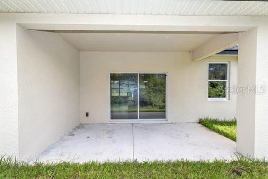 Exterior details and patio area of a home in , Deltona (Image 17).