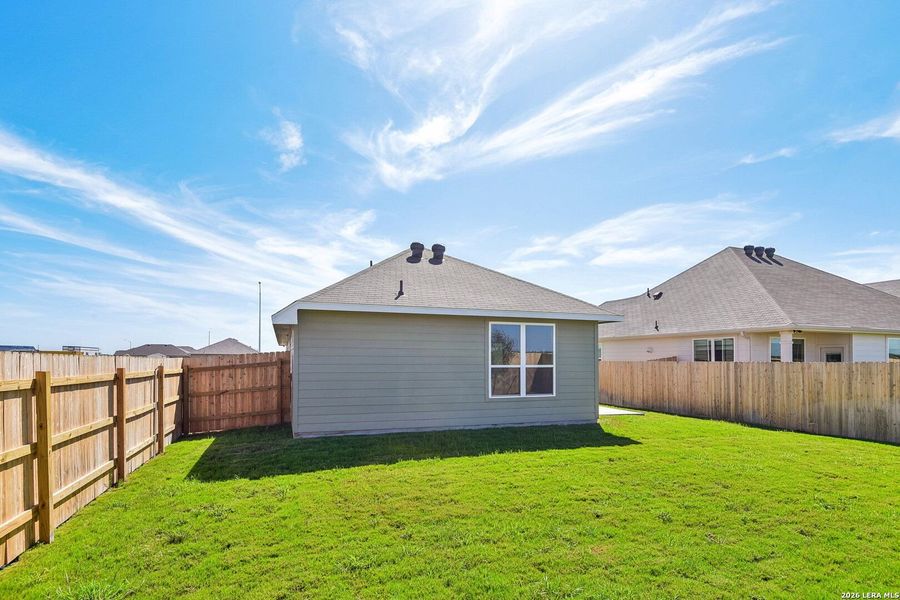 Exterior details and patio area of a home in Arroyo Ranch, Seguin (Image 26).