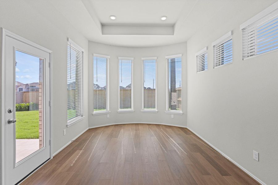 Spacious, unfurnished interior of a new home in Candela, Richmond (Image 19).