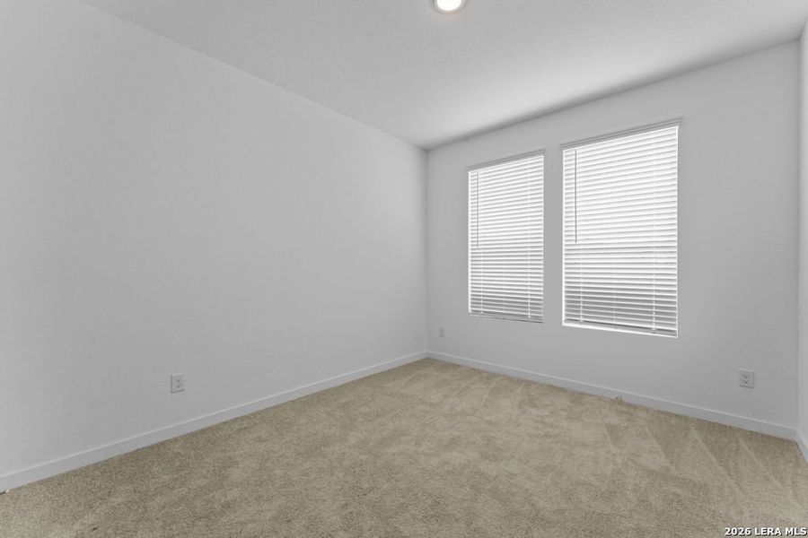 Spacious, unfurnished interior of a new home in Sky Ranch, New Braunfels (Image 14).