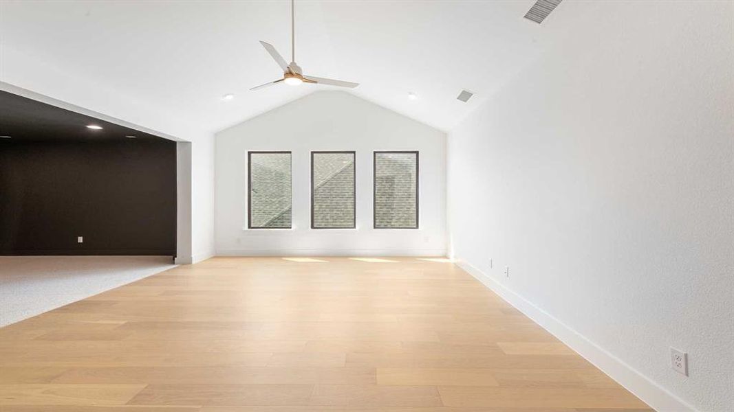 Spacious, unfurnished interior of a new home in Adkins Park 70', Hurst (Image 20).