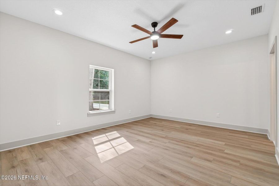 Spacious, unfurnished interior of a new home in , San Mateo (Image 17).
