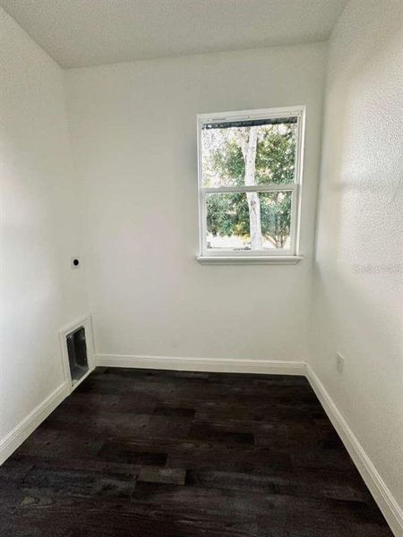 Spacious, unfurnished interior of a new home in , Frostproof (Image 11).