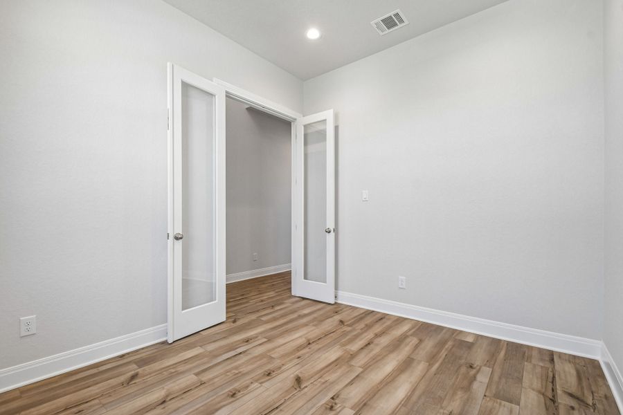 Spacious, unfurnished interior of a new home in 6 Creeks, Kyle (Image 26).
