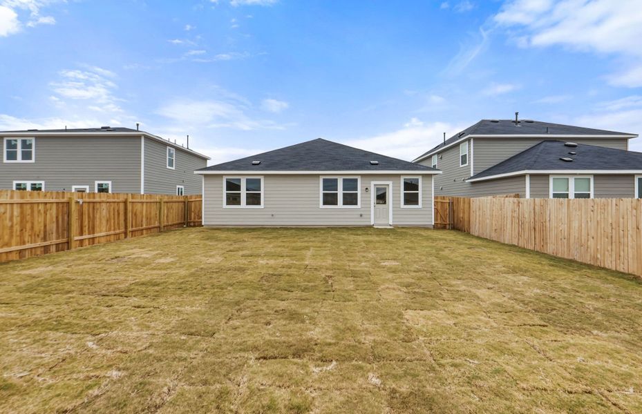 Exterior details and patio area of a home in Alto, San Marcos (Image 19).