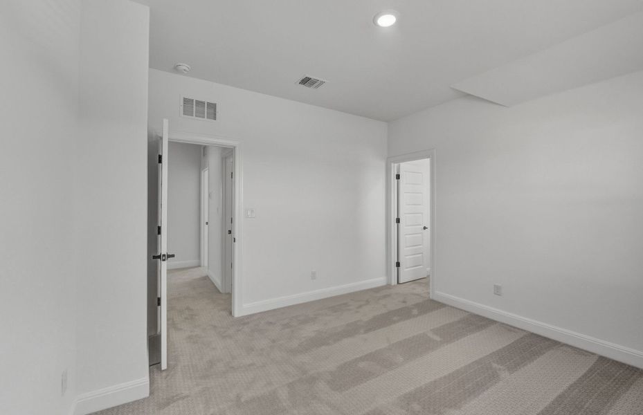 Spacious, unfurnished interior of a new home in Santa Rita Ranch, Liberty Hill (Image 29).