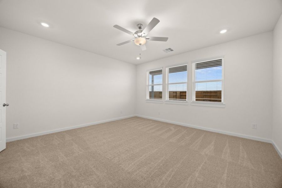 Spacious, unfurnished interior of a new home in Creekhaven, Rosharon (Image 17).