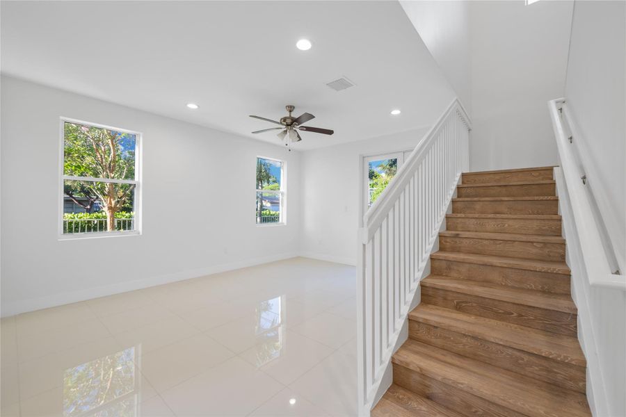 Spacious, unfurnished interior of a new home in , Fort Lauderdale (Image 14).