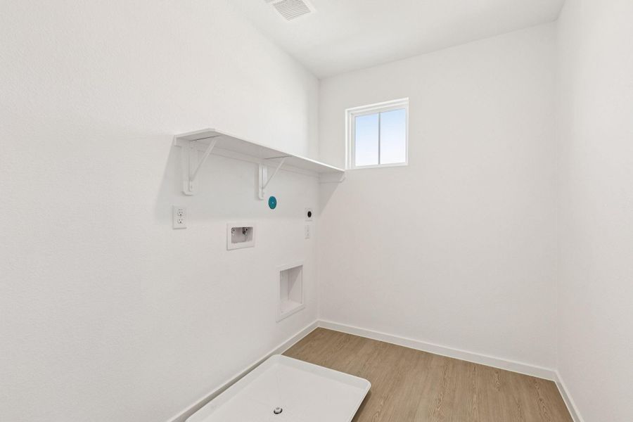 Spacious, unfurnished interior of a new home in Montgomery Bend, Montgomery (Image 14).