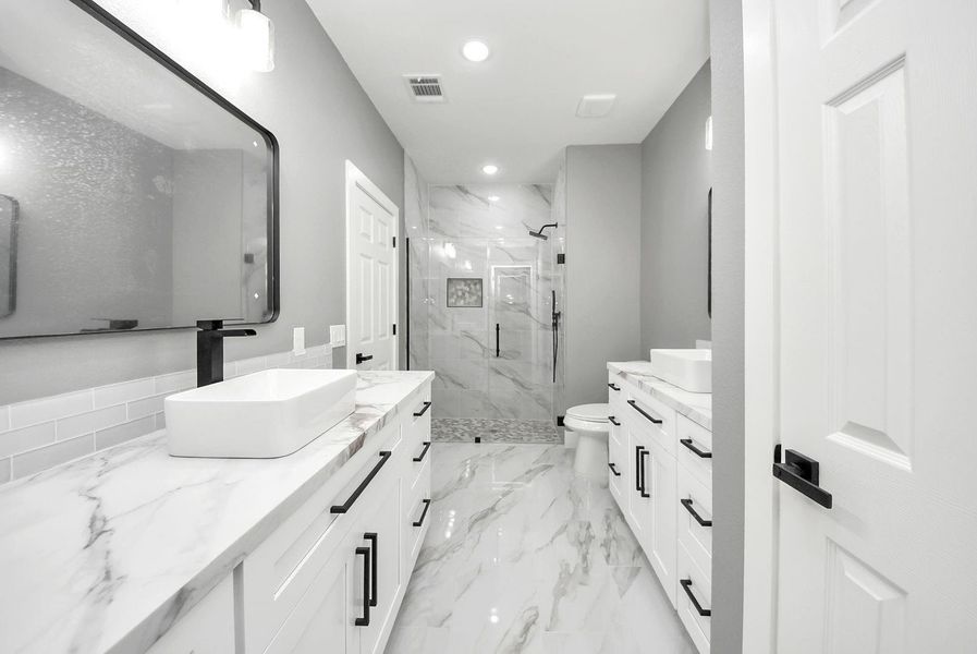 Furnished interior view inside a new home in , Conroe (Image 17).