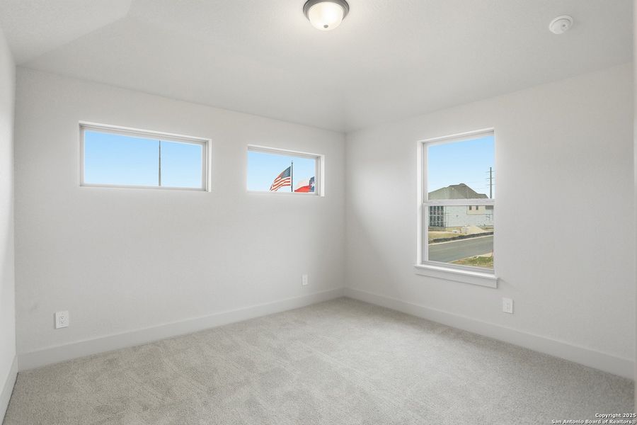 Spacious, unfurnished interior of a new home in Haby Hill 50s, San Antonio (Image 17).