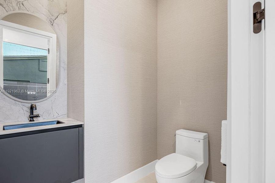 Furnished interior view inside a new home in , Fort Lauderdale (Image 6).