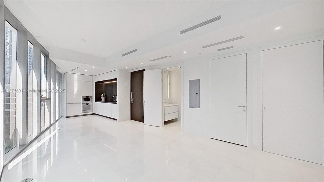 Spacious, unfurnished interior of a new home in , Miami (Image 15).