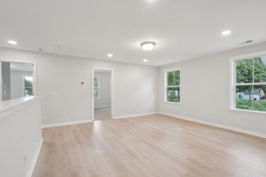 Spacious, unfurnished interior of a new home in Central Park, Charleston (Image 19).