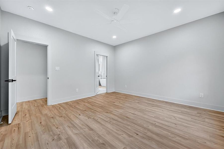 Spacious, unfurnished interior of a new home in , Sherman (Image 25).