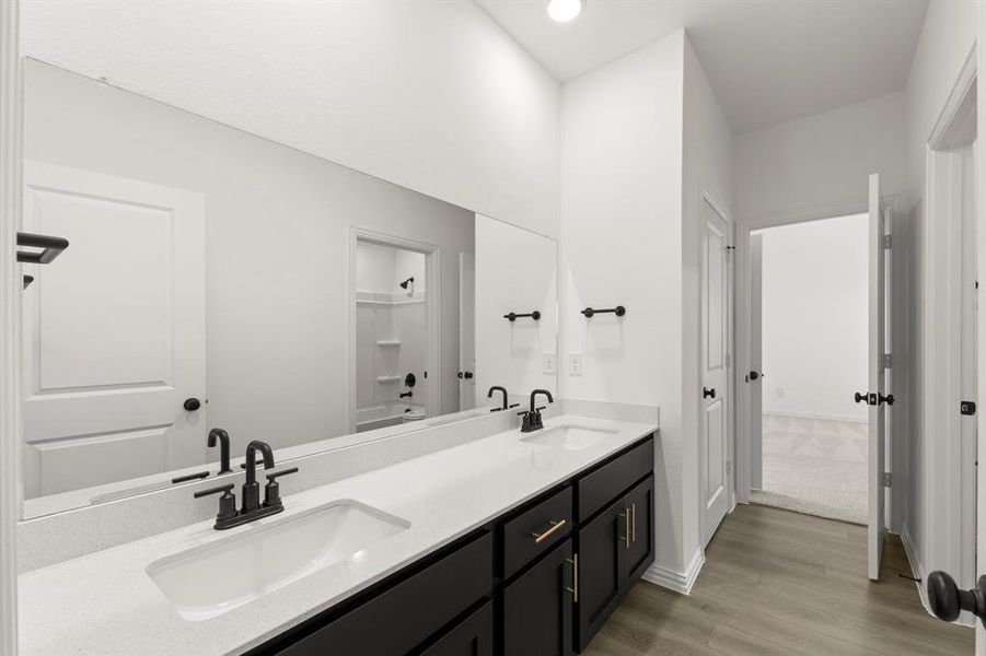 22. 745 Waterhouse - 3RD Bath