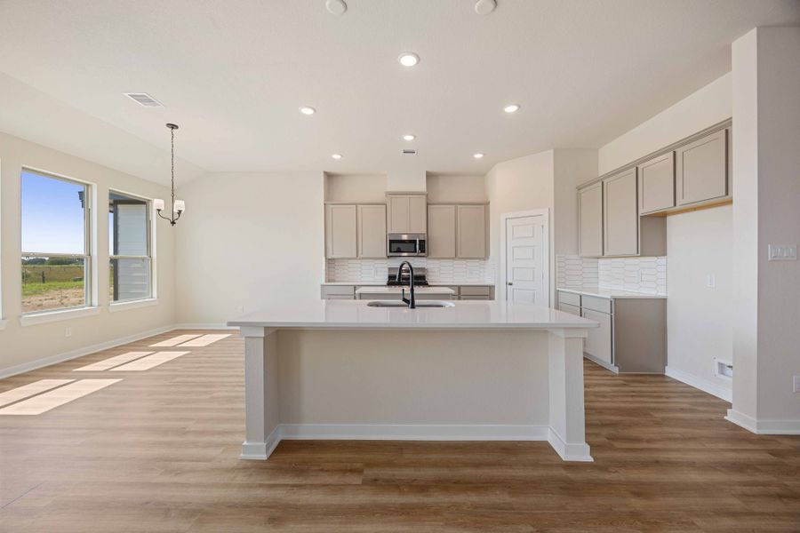 6719 Pelican Lane - Arlington - Kitchen