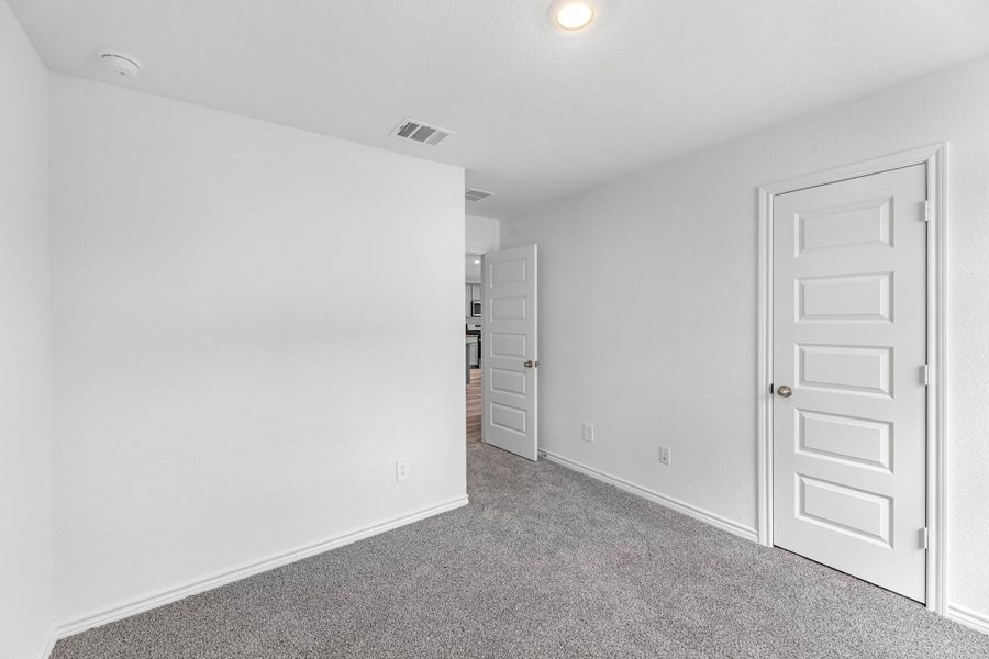 Spacious, unfurnished interior of a new home in Reserve at Mallard Lakes, Orange (Image 16).