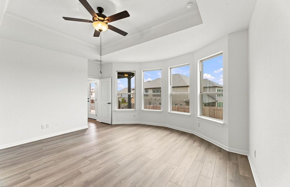 Spacious, unfurnished interior of a new home in Bluffview Reserve, Leander (Image 33).