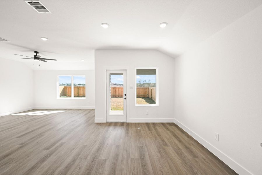 Spacious, unfurnished interior of a new home in Newport Pointe, Crosby (Image 11).