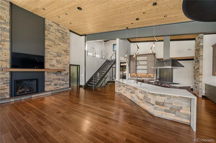 Gas fireplace and mounted TV Gas fireplace and mounted TV