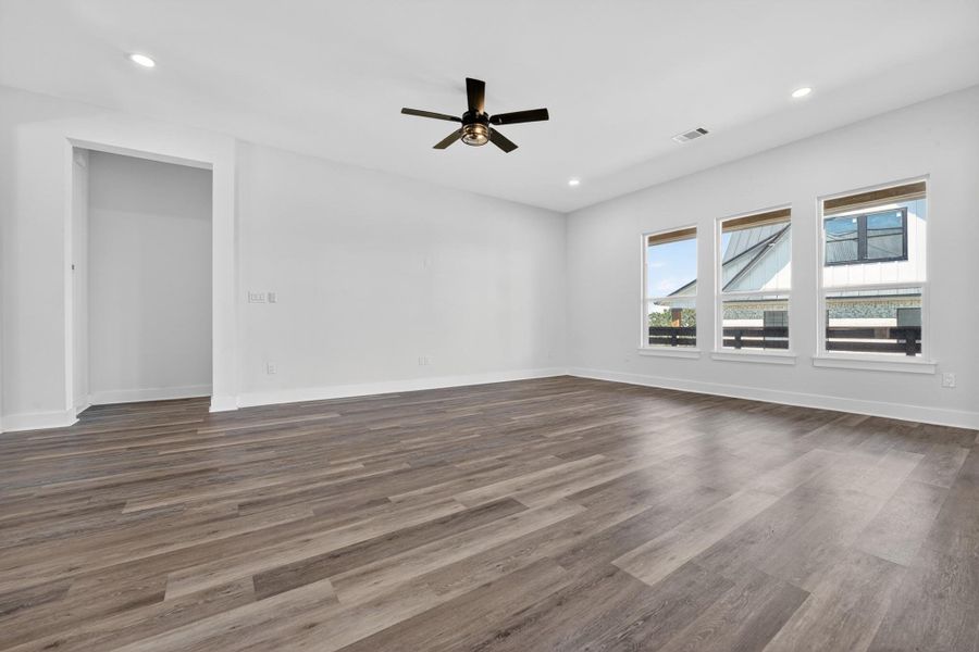 Spacious, unfurnished interior of a new home in , Horseshoe Bay (Image 28).