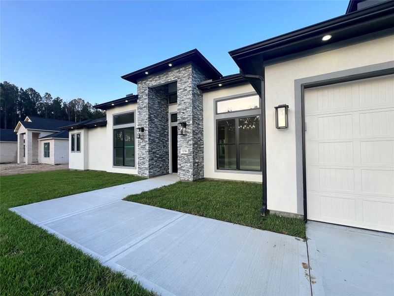 Exterior details and patio area of a home in , Dayton (Image 26).