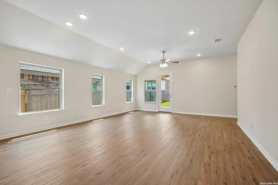 Spacious, unfurnished interior of a new home in Veramendi, New Braunfels (Image 14).
