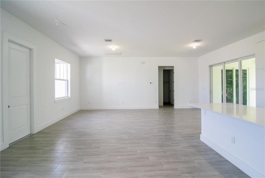 Spacious, unfurnished interior of a new home in , Port Charlotte (Image 17).