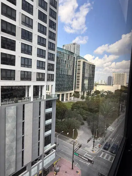 Condo located in Miami, FL showcasing its design and architecture (Image 30).