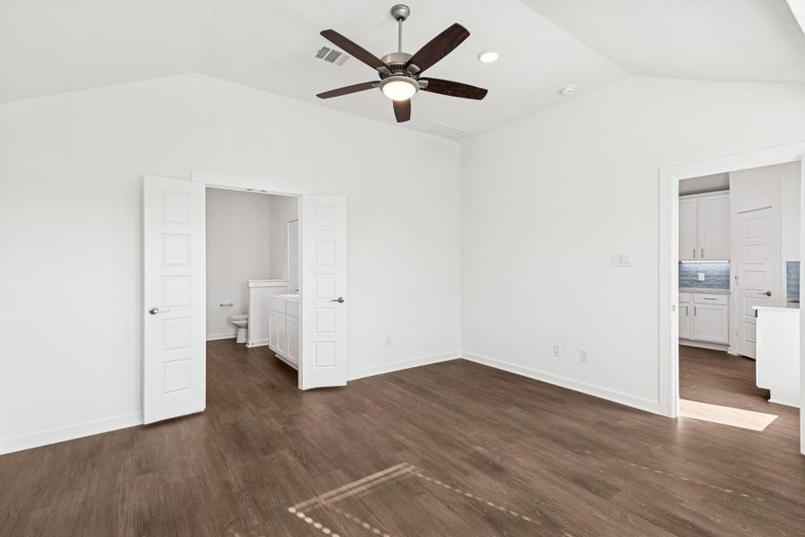 Spacious, unfurnished interior of a new home in Summerview, Fulshear (Image 25).