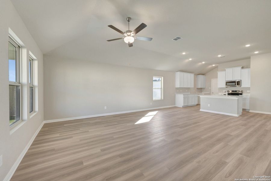 Spacious, unfurnished interior of a new home in Greenspoint Heights, Seguin (Image 15).