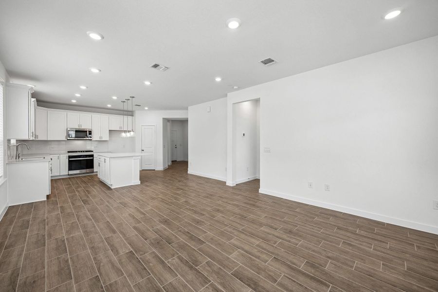 Spacious, unfurnished interior of a new home in Windcress, Cove (Image 21).