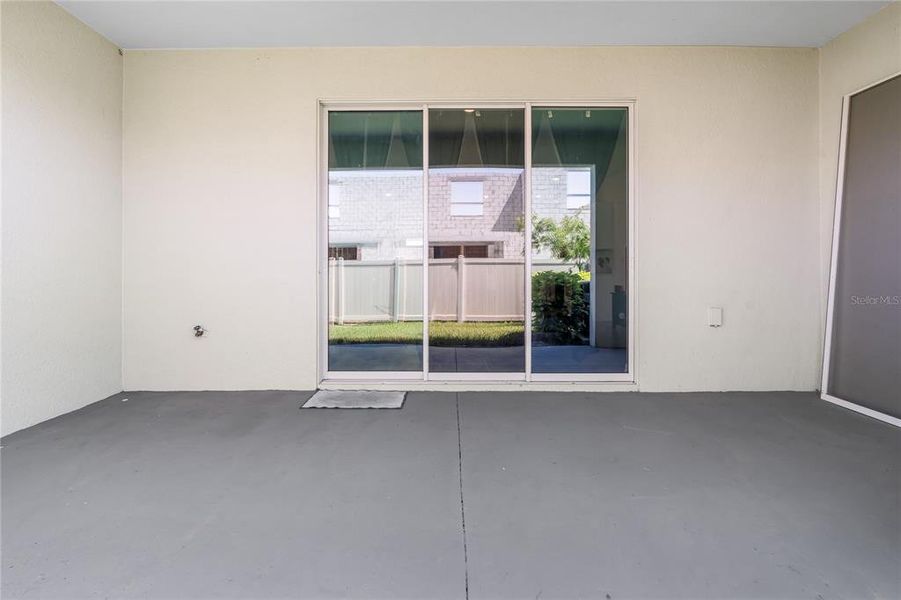 Exterior details and patio area of a home in , Land O' Lakes (Image 3).