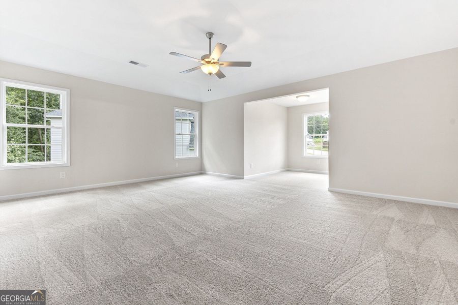 Spacious, unfurnished interior of a new home in Juliette Crossing, Forsyth (Image 103).