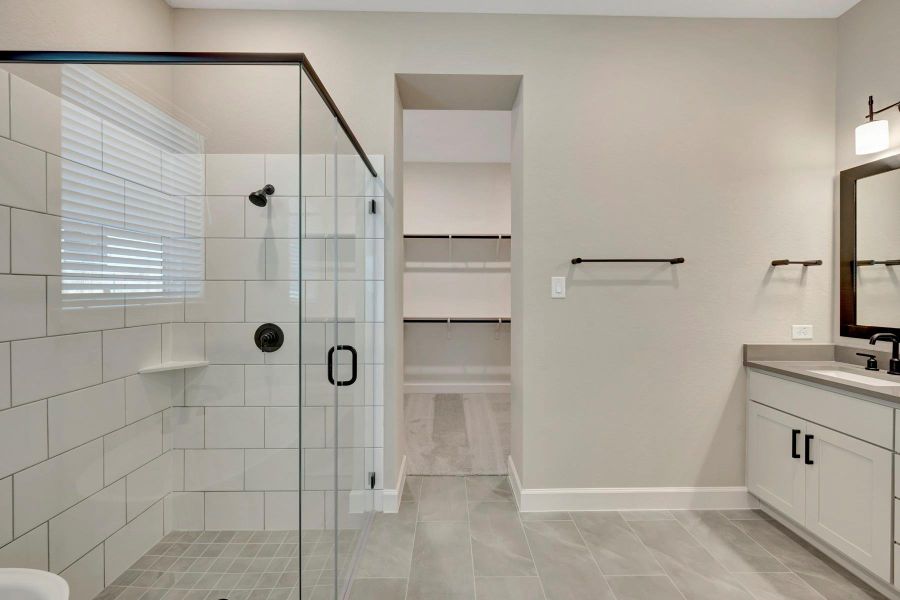 Furnished interior view inside a new home in Riceland - Summit Collection, Mont Belvieu (Image 8).